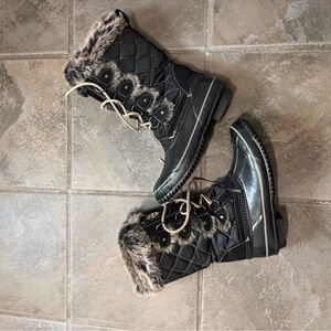 Women's Black Khombu Quilted Winter Boots